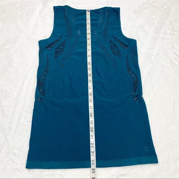 FABLETICS Adra Teal Laser Cut Seamless V-Neck Tank Top size XS - Picture 11 of 12